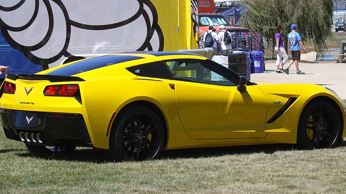 Corvette Generations/C7/C7 Carbon Fiber Top Yellow.jpg